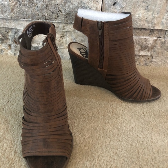 Size 5.5 Fergalicious heels - Picture 5 of 7